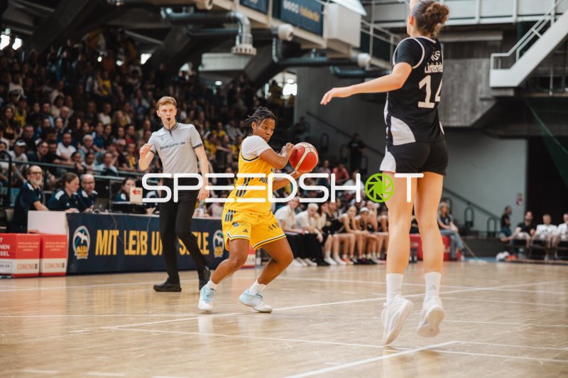 Alba Berlin Damen vs. TuS Lichterfelde – Ballführung in der Sömmeringhalle