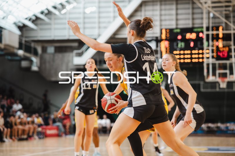 Zweikampf zwischen Alba Berlin Damen und TuS Lichterfelde (#14) in der Sömmeringhalle