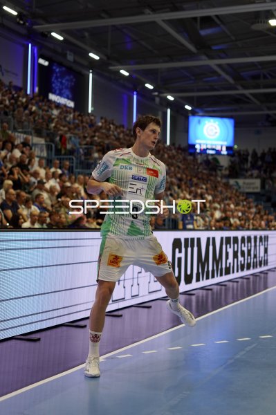 Oskar Vind Rasmussen (#9; SC Magdeburg) beim Lauf in der SCHWALBE arena