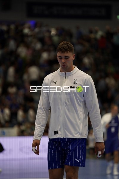 Štěpán Zeman (#66; VfL Gummersbach) beim Aufwärmen in der SCHWALBE arena