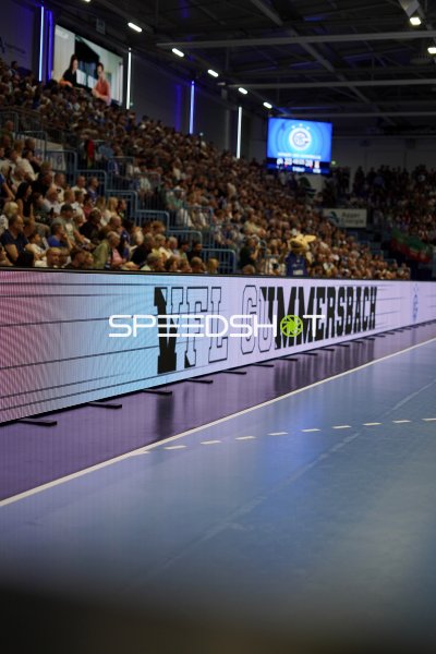 VfL Gummersbach – LED-Bande und vollbesetzte SCHWALBE arena