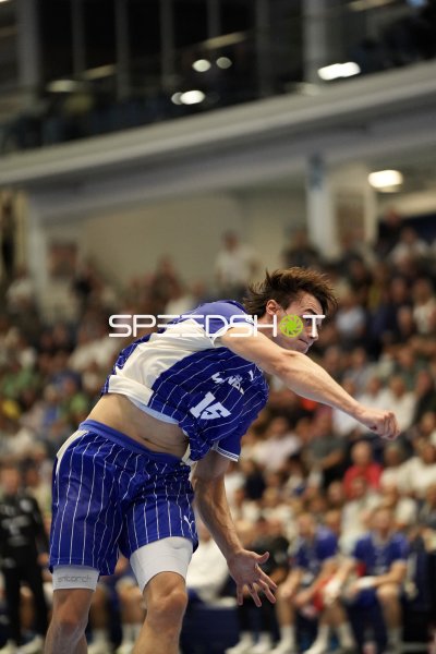 Miro Schluroff (#15; VfL Gummersbach) in dynamischer Spielaktion