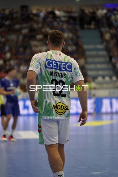 Lukas Mertens (#22; SC Magdeburg) auf dem Spielfeld in Gummersbach
