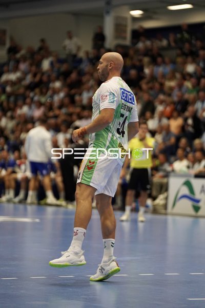 Oscar Bergendahl (#54; SC Magdeburg) auf dem Spielfeld in Gummersbach