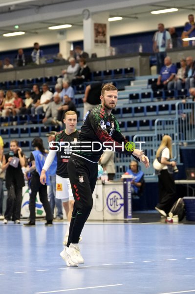 VfL Gummersbach Spieler in Aktion in der SCHWALBE arena