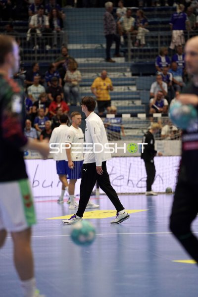 Aufwärmphase vor dem Spiel in der SCHWALBE arena Gummersbach