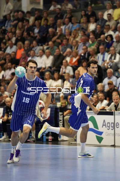 Miro Schluroff (#15; VfL Gummersbach) beim Passspiel in der SCHWALBE arena