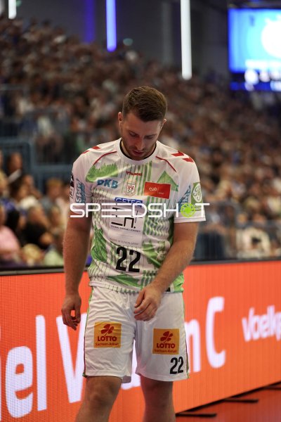 Lukas Mertens (#22; SC Magdeburg) nachdenklich in der SCHWALBE arena