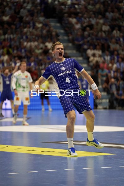 Ellidi Vidarsson (#4; VfL Gummersbach) jubelt lautstark in der SCHWALBE arena