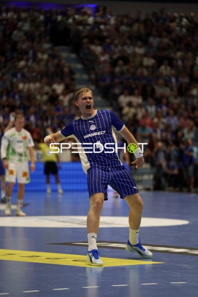 Ellidi Vidarsson (#4; VfL Gummersbach) jubelt ausgelassen in der SCHWALBE arena