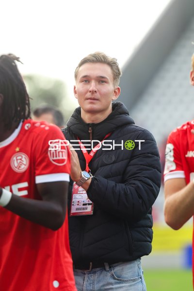 Romero Gerres (Rot-Weiss Essen) im Fanbereich