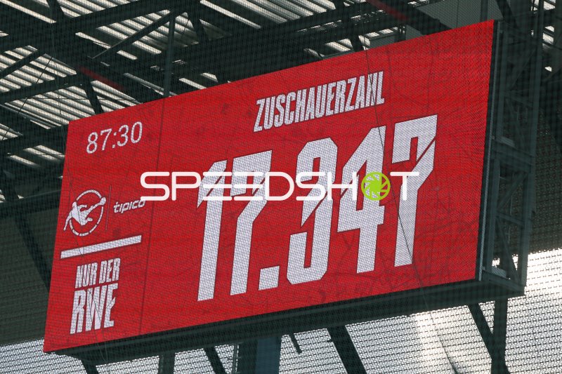 Anzeigetafel zeigt Zuschauerzahl beim Spiel von Rot-Weiss Essen