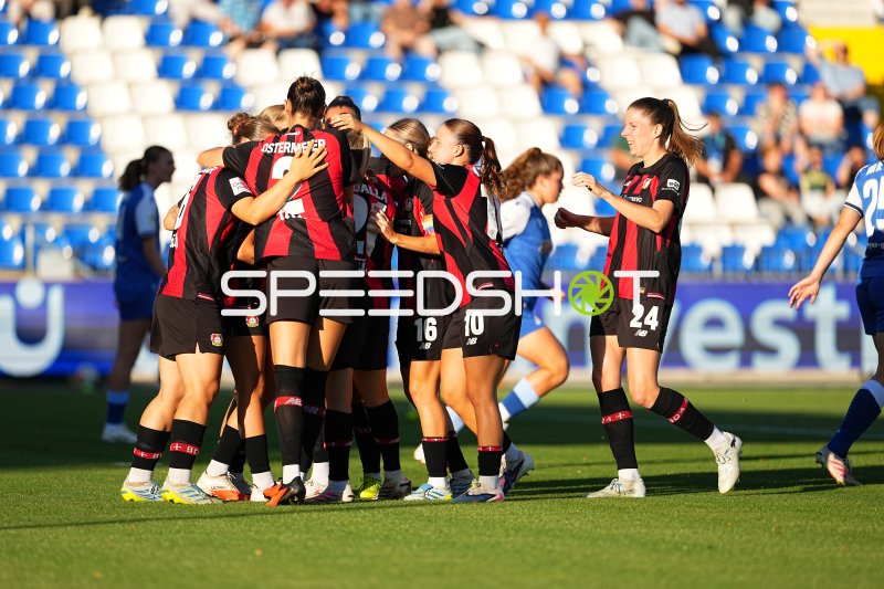 Lilla Turanyi (#24; Bayer 04 Leverkusen) beim Torjubel in Sinsheim