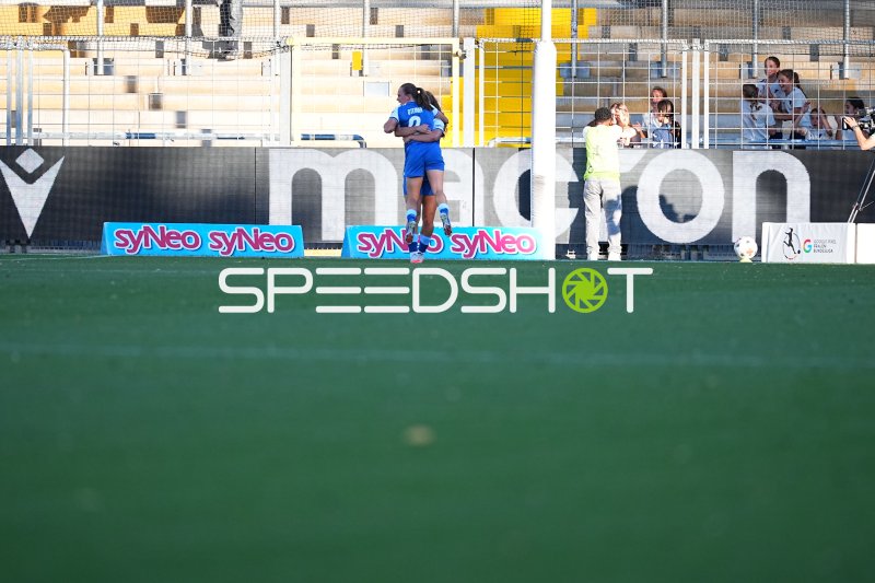 Marie Steiner (#9; TSG Hoffenheim) jubelt nach Tor mit Teamkollegin