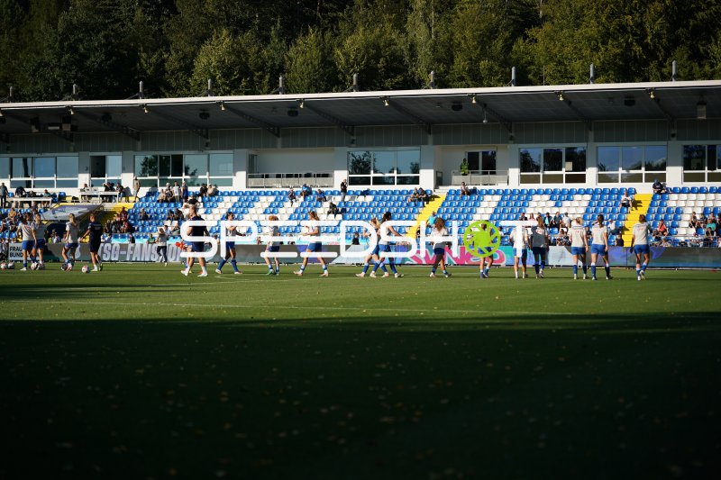 TSG Hoffenheim beim Aufwärmen im Dietmar-Hopp-Stadion Sinsheim