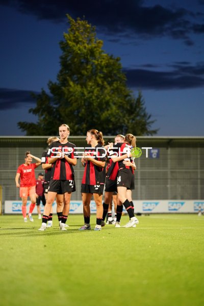 Marlene Müller (#27; Bayer 04 Leverkusen) nach dem Abpfiff in Sinsheim