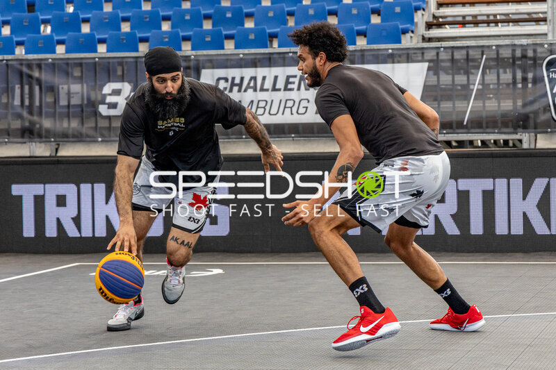Dribbling und Verteidigung in der Active City Arena