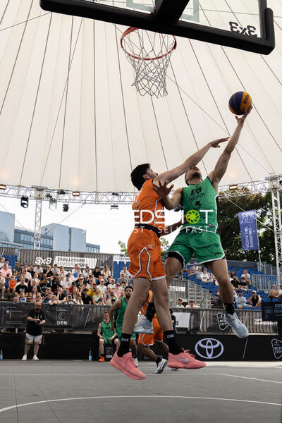Korbleger in der Active City Arena