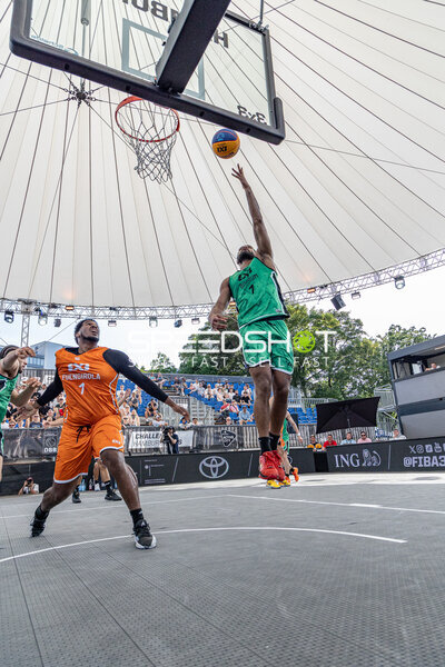 Korbleger von Kevin Yebo (0; Aachen GER) gegen 1; Fuengirola ESP