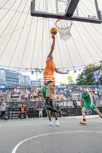 Dunk von 3; Fuengirola ESP in der Active City Arena