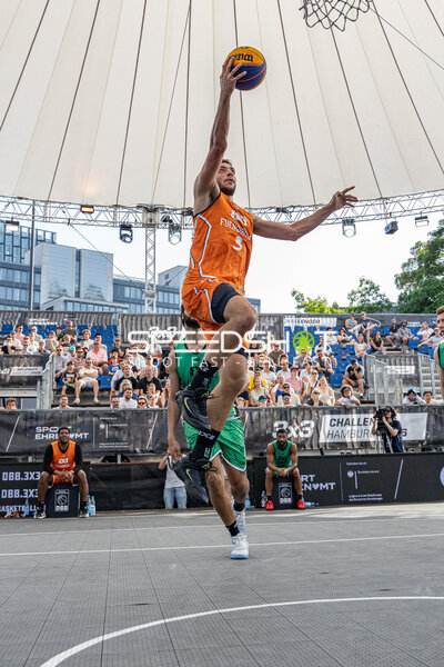 Dunk von 3; Fuengirola ESP in der Active City Arena
