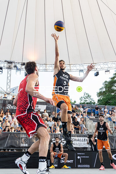 Dunk von 3; Fuengirola ESP beim FIBA 3x3 Hamburg Challenger