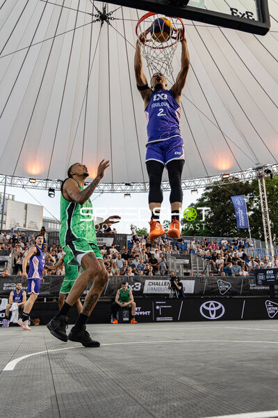 Dunk von 2; Toulouse FRA in der Active City Arena