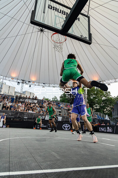 Dunk von Kostja Mushidi (11; Aachen GER) in der Active City Arena
