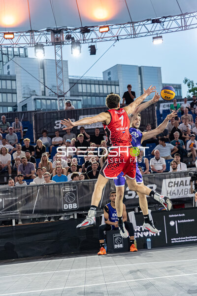 Sprungwurf in der Active City Arena