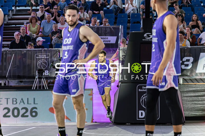 Spieler {10879_?} und {10879_?} betreten die Arena