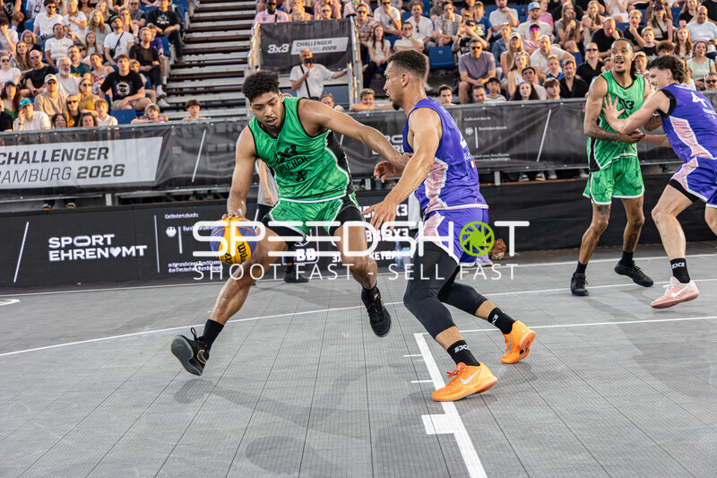 Dribbling und Verteidigung in der Active City Arena