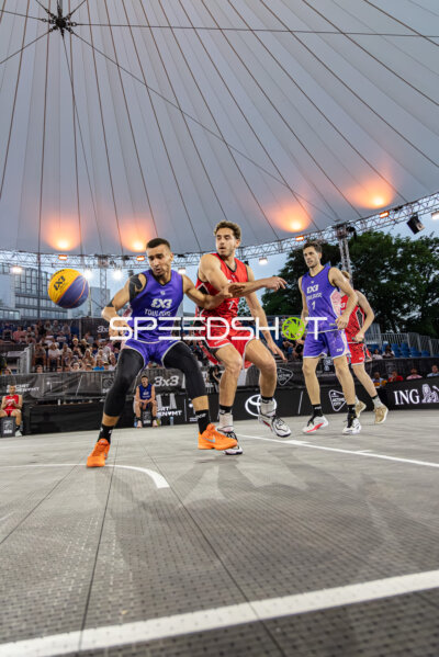 Zweikampf in der Active City Arena