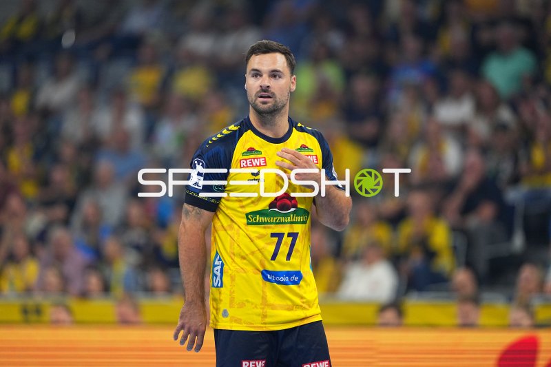 Dani Baijens (#77; Rhein Neckar Löwen) im Spielgeschehen der SAP Arena