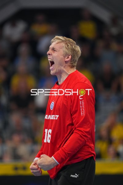 Bertram Obling (#16; VfL Gummersbach) jubelt lautstark in der SAP Arena