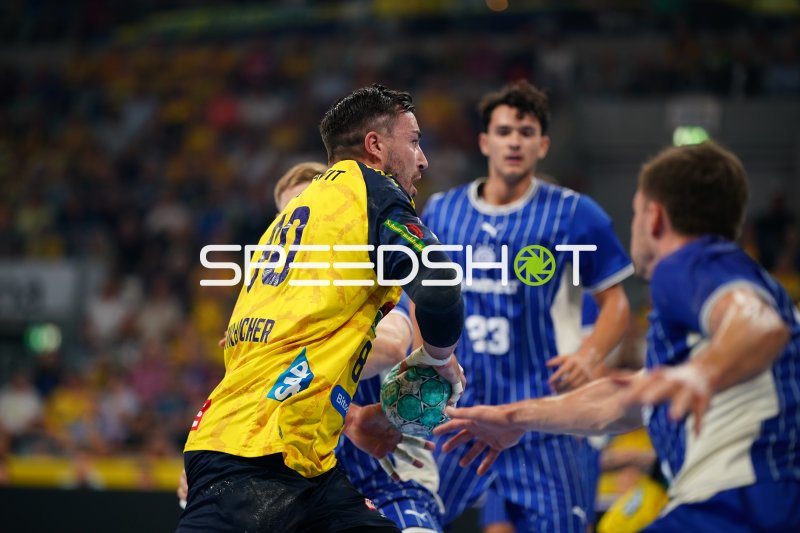 Jannik Kohlbacher (#80; Rhein Neckar Löwen) im Angriff gegen VfL Gummersbach
