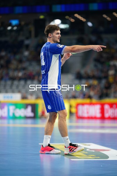 Kay Smits (#31; VfL Gummersbach) gibt Anweisung in der SAP Arena