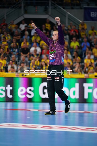 David Späth (#29; Rhein Neckar Löwen) jubelt in der SAP Arena