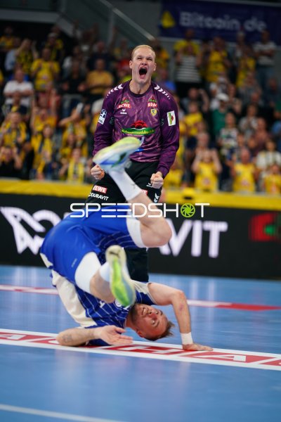 David Späth (#29; Rhein Neckar Löwen) jubelt nach Parade in der SAP Arena