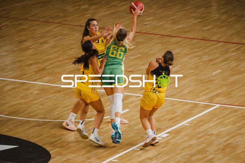 Lea Ujhelyi (#46; DSA) im Zweikampf gegen CB Canarias