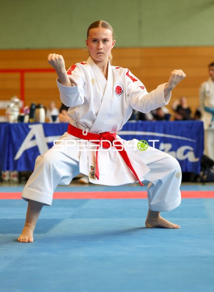 Karateka in Kata-Ausführung beim Turnier in Eckernförde