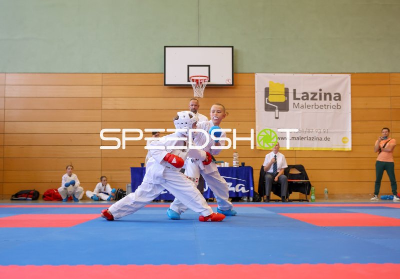 Kumite-Zweikampf zweier Nachwuchskarateka beim Turnier in Eckernförde