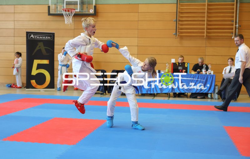 Karate-Kumite: Dynamischer Zweikampf beim Turnier in Eckernförde