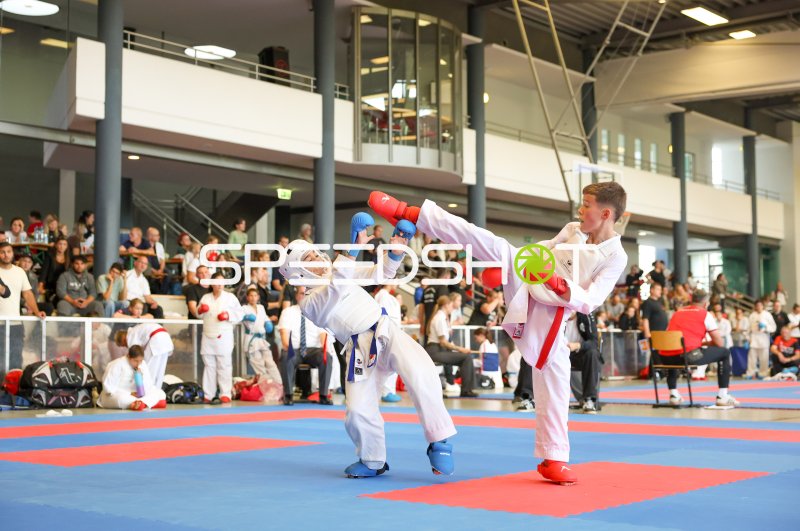 Karate-Kumite: Hochkick-Duell beim Turnier in Eckernförde