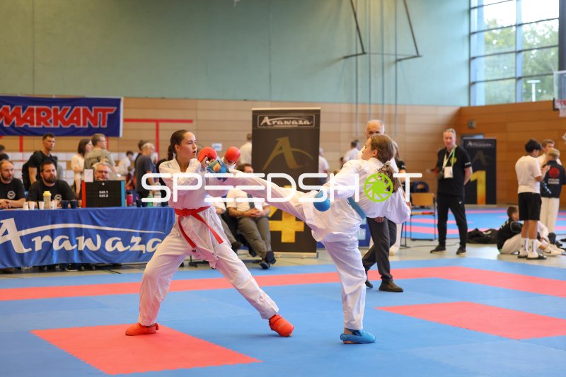 Kumite-Zweikampf zweier Karateka beim Turnier in Eckernförde