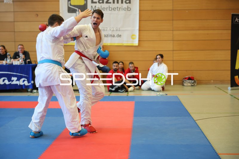 Intensiver Kumite-Zweikampf beim Karate-Turnier in Eckernförde