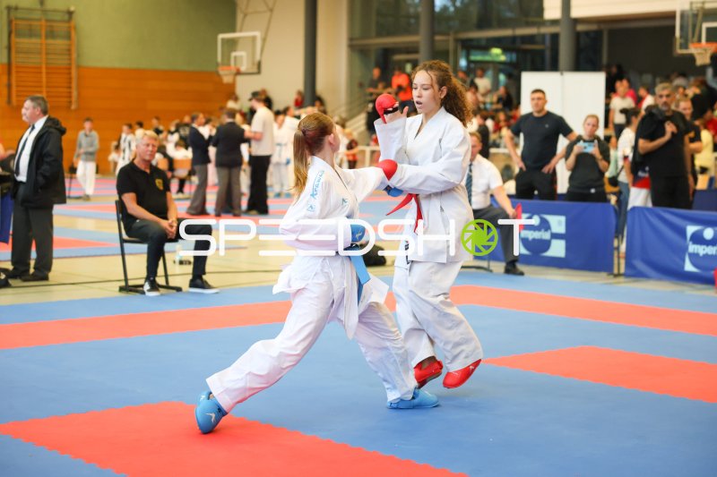 Kumite-Zweikampf zweier Karateka beim Turnier in Eckernförde