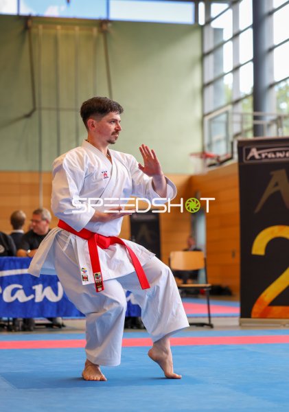 Karateka in Kata-Ausführung beim Turnier in Eckernförde