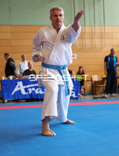 Karateka in Kata-Ausführung beim Turnier in Eckernförde