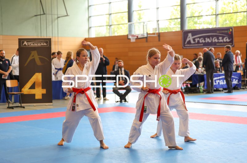 Drei Karateka beim Kata-Wettbewerb in Eckernförde
