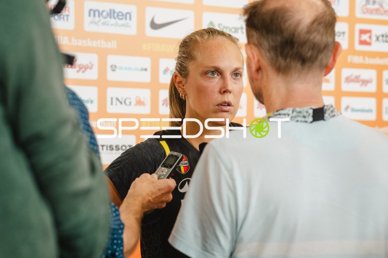 Julie Allemand (Belgium) im Interview an der Pressewand